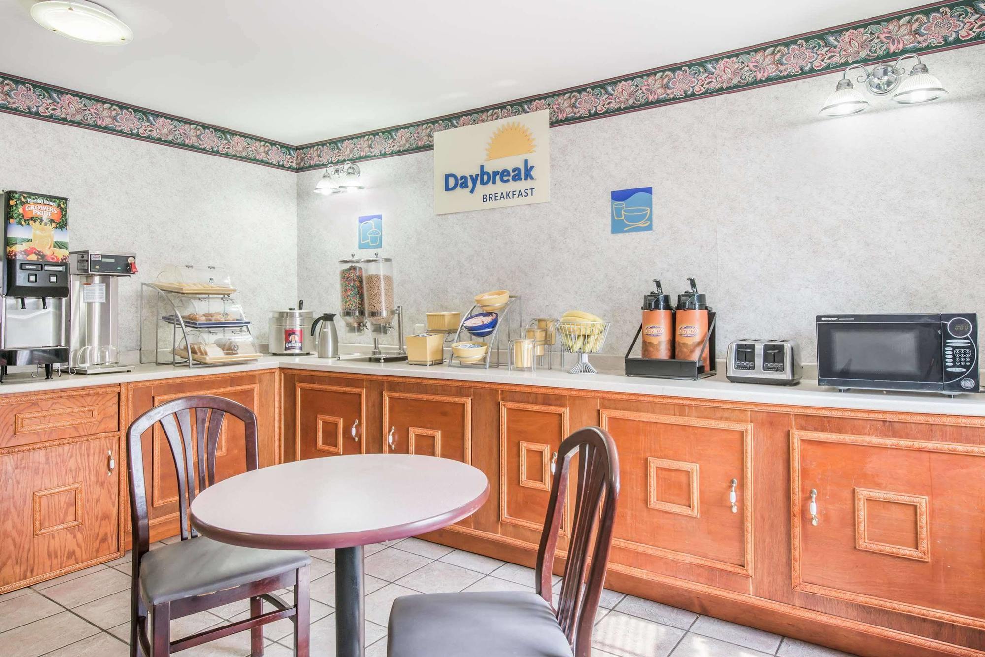 Days Inn By Wyndham Berlin Voorhees Extérieur photo